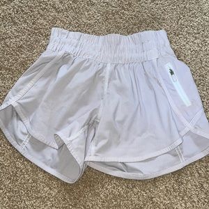 LULULEMON light grey track that mid rise shorts 4”